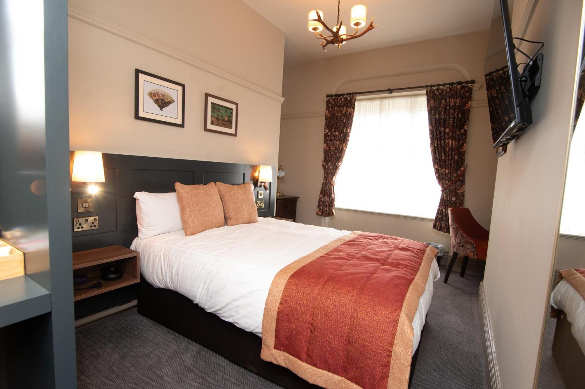 The Dukeries Lodge, Edwinstowe, Nottinghamshire Экстерьер фото